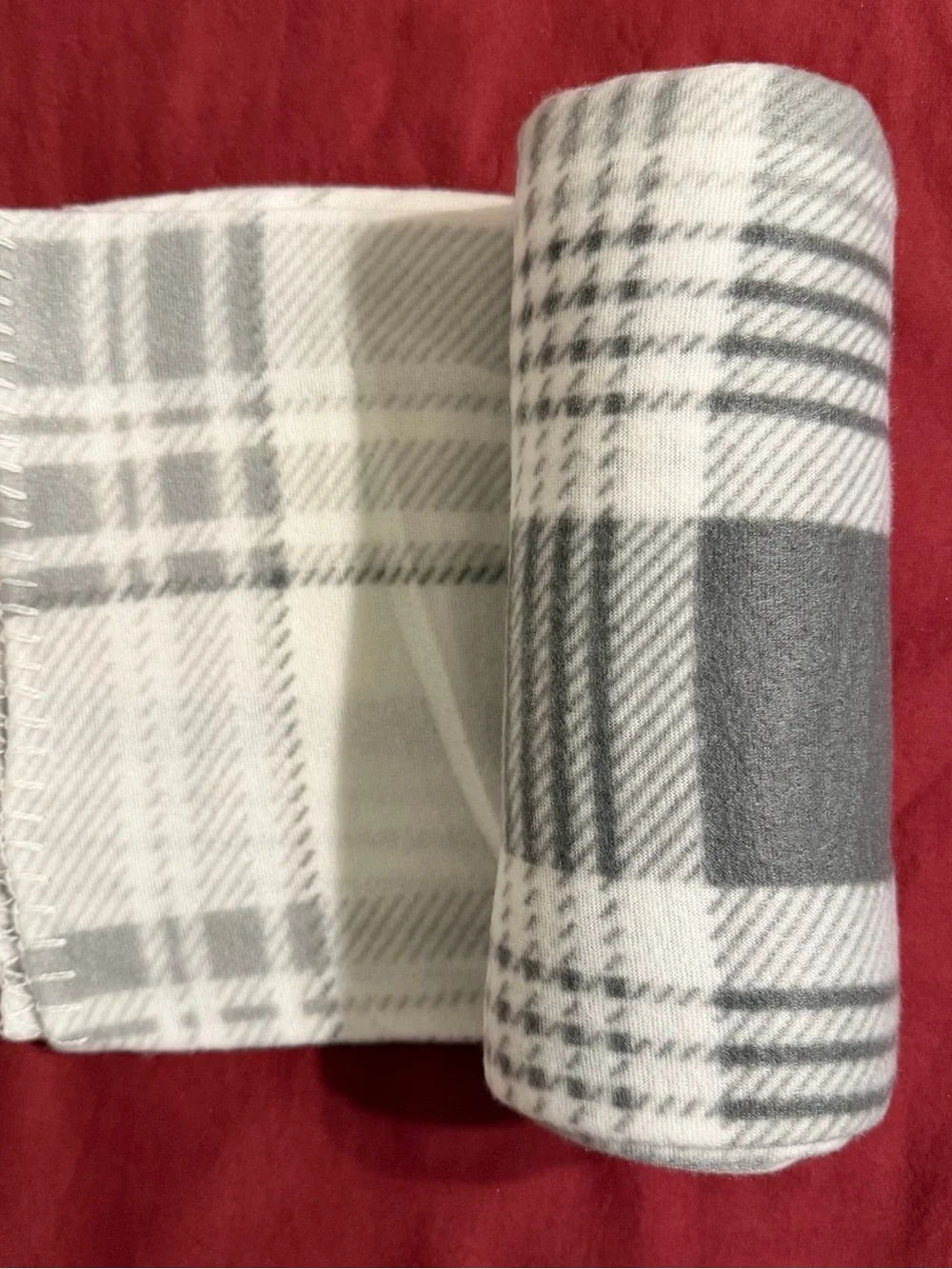 Comfort Bay Fleece Throw Blankets